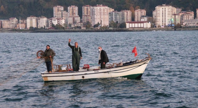 Kasa kasa hamsiyle dönüyorlar