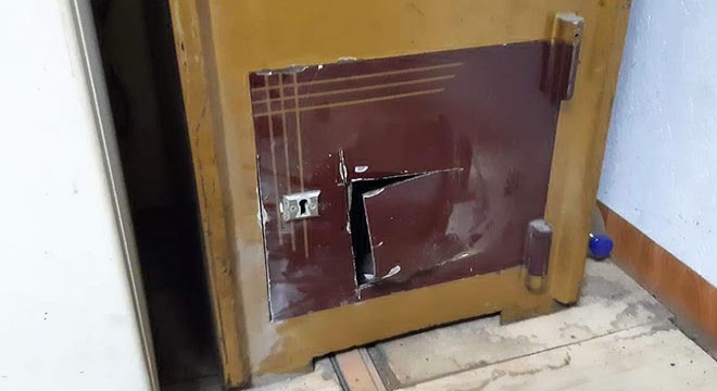 Kasadan çaldığı paraları samanlığa sakladı