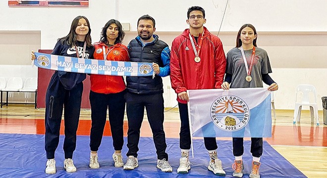 Kaşlı güreşçiler Antalya'dan dereceyle döndü
