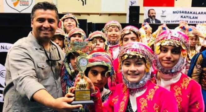 Kaşlı folklorcular Türkiye finalinde