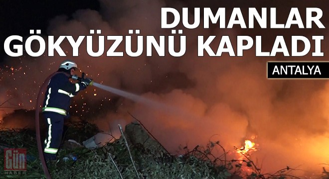 Katı atık yangınında duman gökyüzünü kapladı