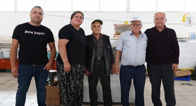 Kavga eden esnafları başkan barıştırdı