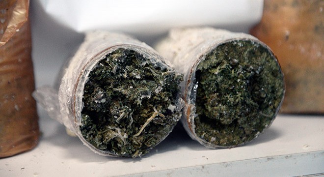Kavurma paketlerinden 11 kilo esrar çıktı