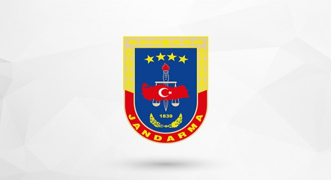 Kayak yaparken mahsur kalan genç kızı, jandarma kurtardı