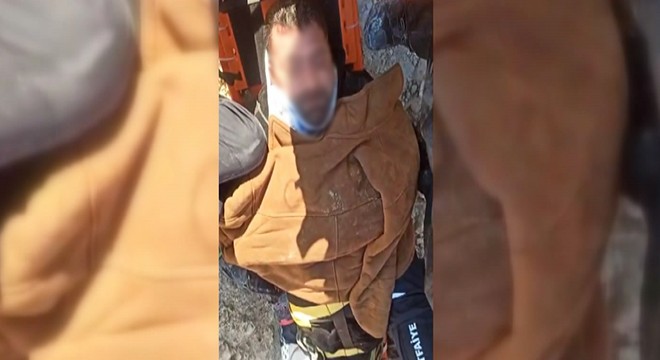 Kayalıklara düşen yamaç paraşütçüsü yaralandı