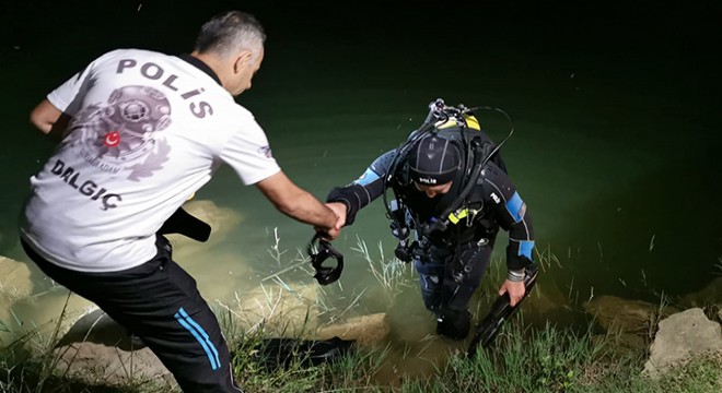 Kaybolan çobanın şapkası gölette bulununca, dalgıç çağrıldı