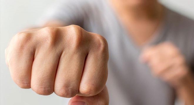 Kayınpederinin evini basan damat ve babasına meydan dayağı