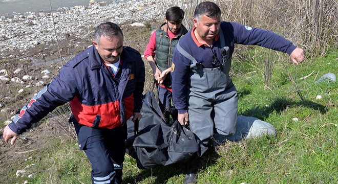 Kayıp kadının dere kenarında cesedi bulundu