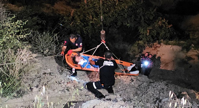 Kayıp olarak aranırken, yamacın kenarında yaralı bulundu