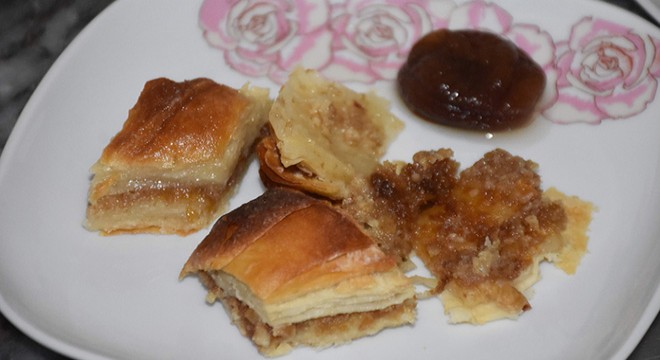 Kayısılı baklava yaptı, talebe yetişemiyor