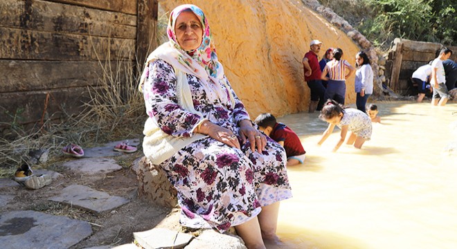 Kaynak suyunda şifa arıyorlar