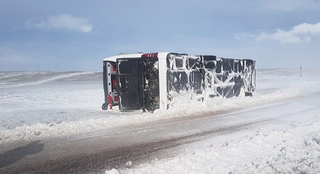 Kayseri'de yolcu otobüsü devrildi: 13 yaralı