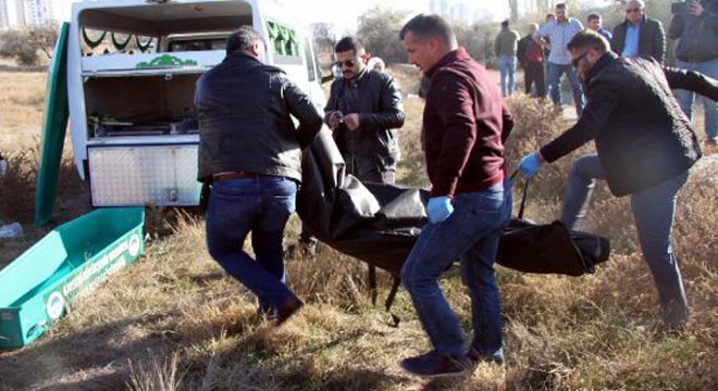 Kayseri de boş arazide erkek cesedi bulundu