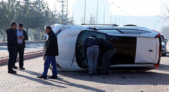 Kayseri de iki otomobil çarpıştı: 1 yaralı