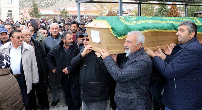 Kaza kurbanı gurbetçi aileye son görev