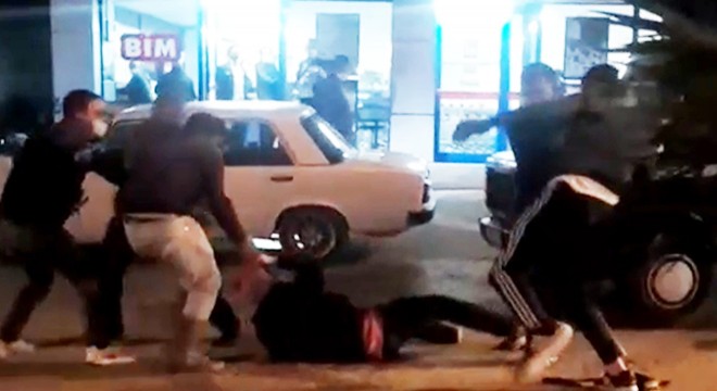 Kaza sonrası tartıştıkları motosiklet sürücüsünü dövdüler