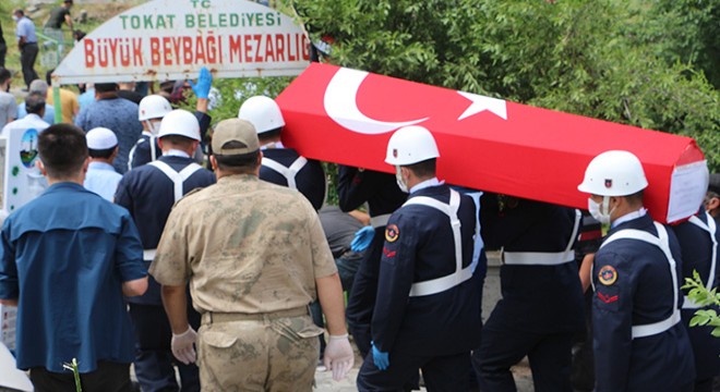 Kaza kurşunuyla ölen uzman çavuş, toprağa verildi