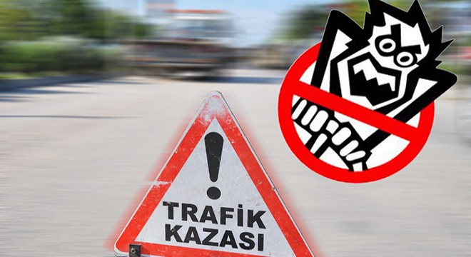 Kazada araçta sıkışan çifti, itfaiye kurtardı