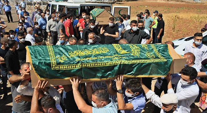 Kazada ölen 6 kişi, gözyaşları içinde toprağa verildi