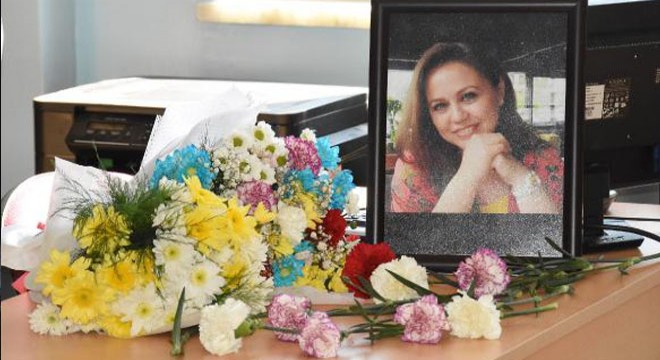 Kazada ölen Burcu öğretmen, sınıfında çiçeklerle anıldı