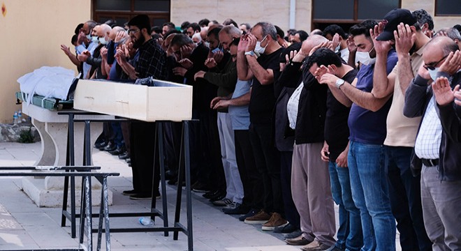 Kazada ölen baba ve kızı toprağa verildi