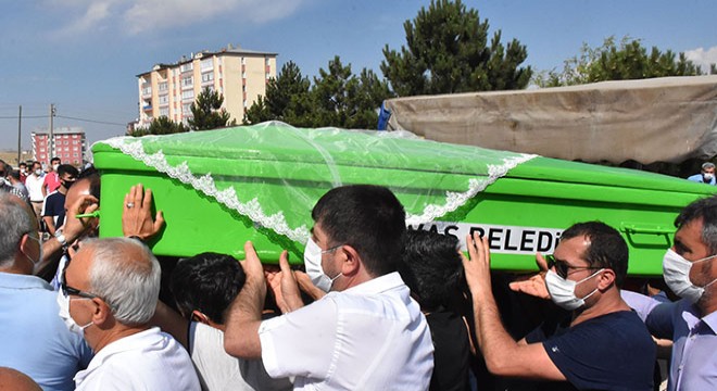 Kazada ölen çift ve torunları toprağa verildi