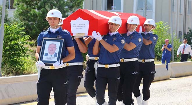 Kazada ölen polis memuru için tören