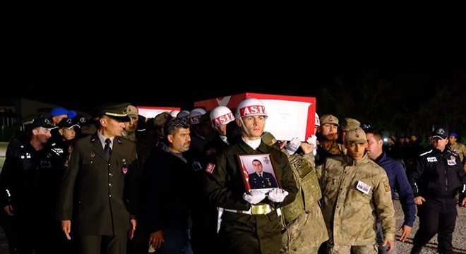 Kazada şehit olan askerler memleketlerine uğurlandı