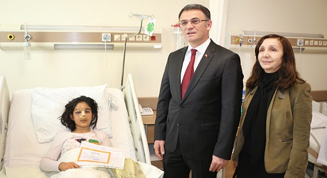 Kazada yaralanan Beyzanur'a hastanede karne