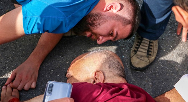 Kazada yaralanan babasının başından ayrılmadı, sürücü ağladı