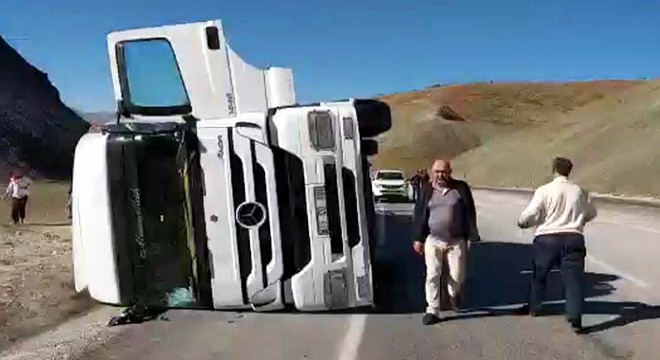 Kazada yaralananlara yardım edip, o anları kayda aldı