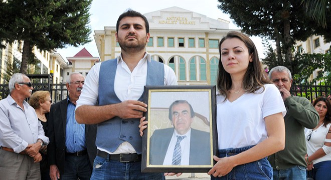 Kazada babası ölen Gözde: Trafik terörü sanıkları tutuklansın