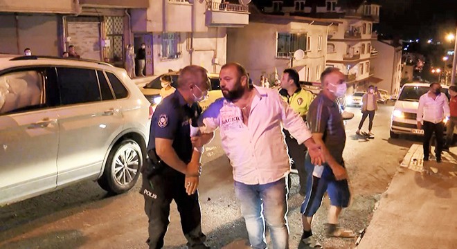 Kazayı bırakıp kavga ettiler