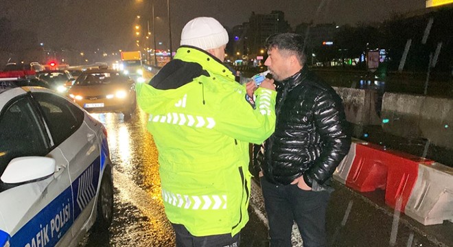 Kazayı izlemek için yavaşlayan sürücü kazaya neden oldu