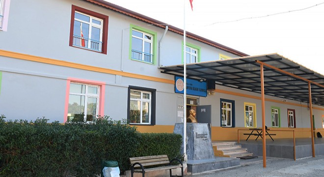 Kemer Belediyesi'nden Silkar İlkokulu'na bakım