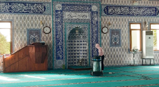 Kemer Belediyesi'nden camilerde temizlik