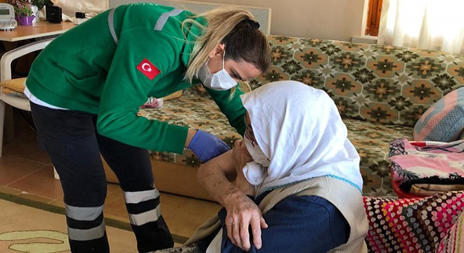 Kemer Belediyesi'nden yaşlı ve hastalara hizmet