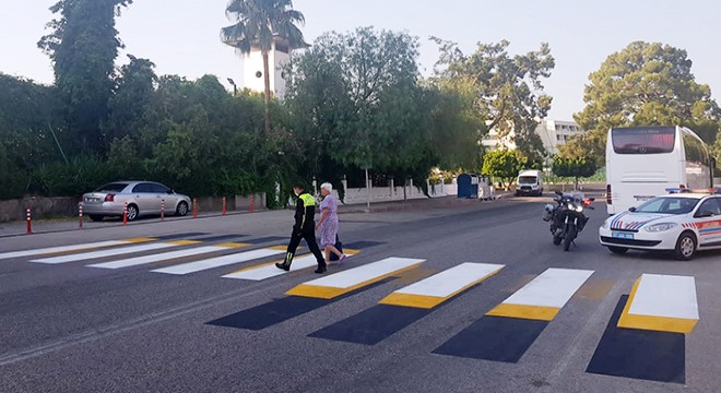 Kemer'de 3 boyutlu yaya geçidi