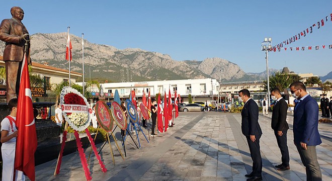 Kemer'de Atatürk'ü anma töreni