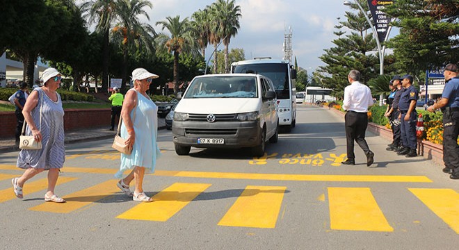 Kemer'de 'Yaya Güvenliğinin Nöbetçisiyiz' etkinliği
