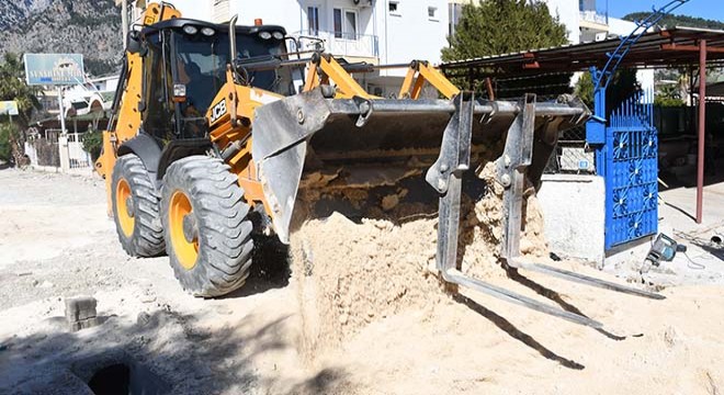Kemer'de alt ve üst yapı çalışmaları devam ediyor
