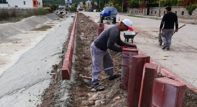 Kemer'de dereler ıslah ediliyor