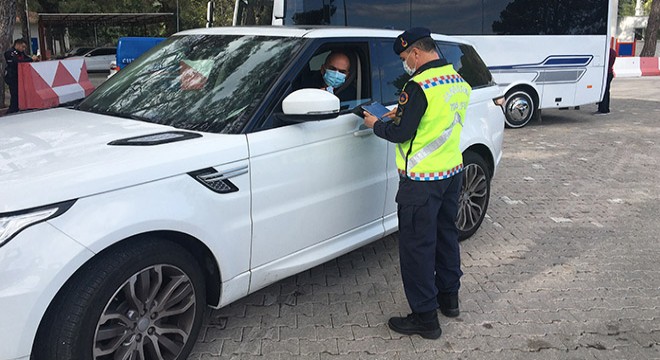Kemer'de emniyet kemeri ve cep telefonu denetimi