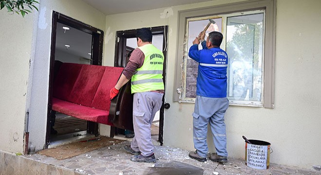 Kemer'de kaçak yapı yıkıldı