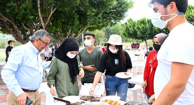 Kemer'de öğrenciler piknikte buluştu
