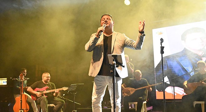 Kemer'de önce kortej, sonra Kubat konseri