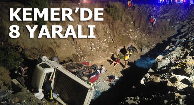 Kemer'de otomobille kamyonet çarpıştı: 8 yaralı