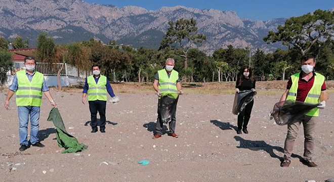 Kemer'de sahil temizliği