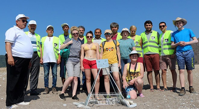 Kemer'de sezonun ilk Caretta yuvası korumaya alındı