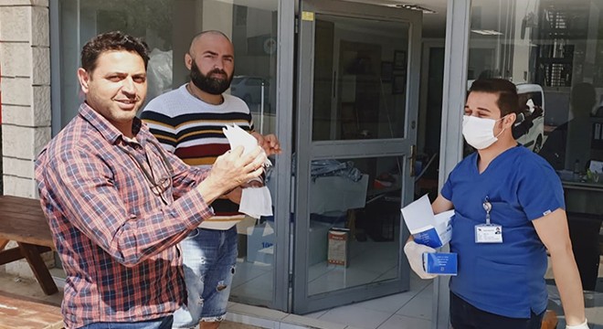 Kemer'de ücretsiz maske dağıtımı